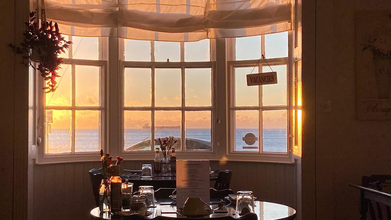 Whitecliff Guest House ウェーマス エクステリア 写真