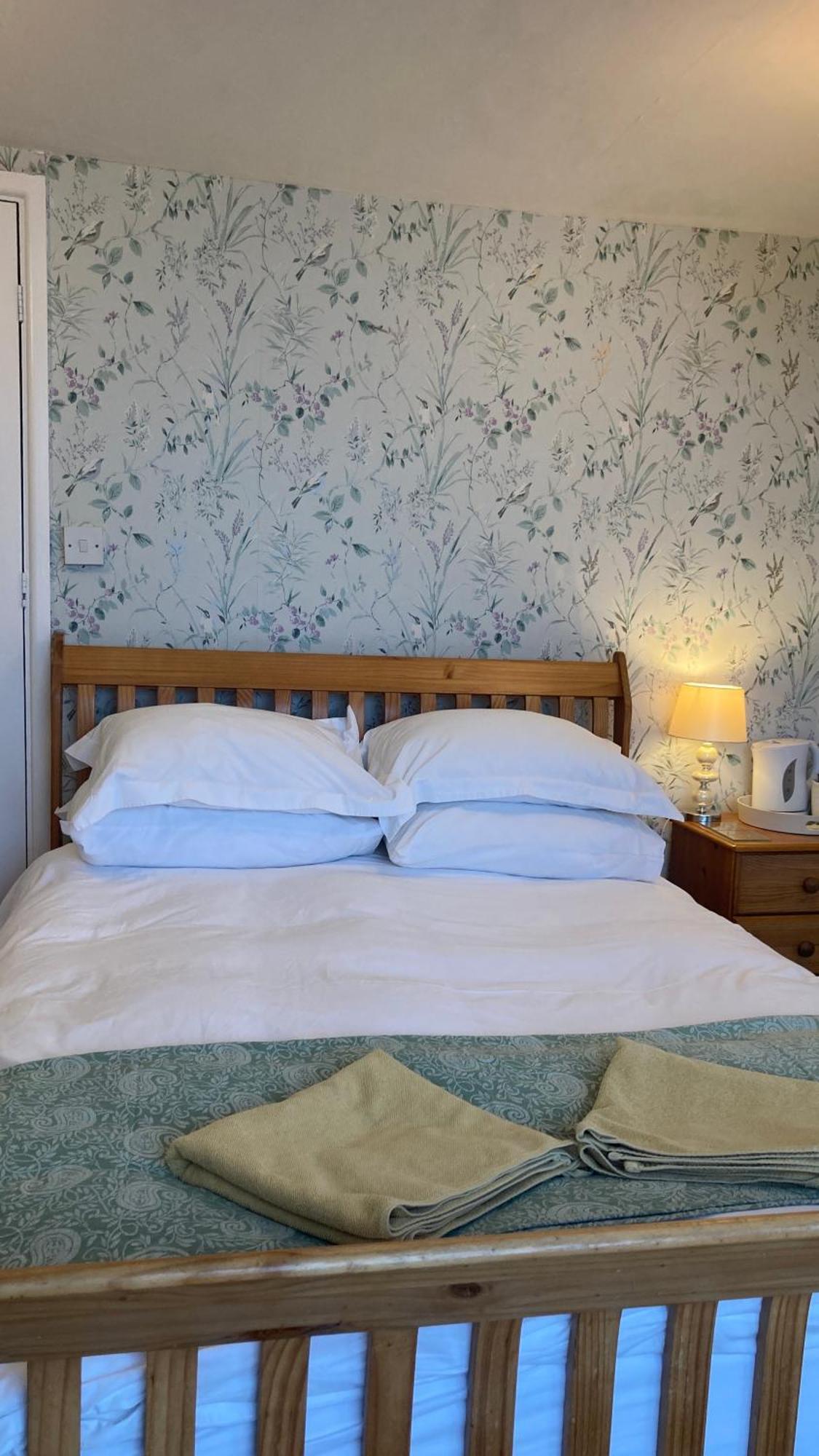 Whitecliff Guest House ウェーマス エクステリア 写真