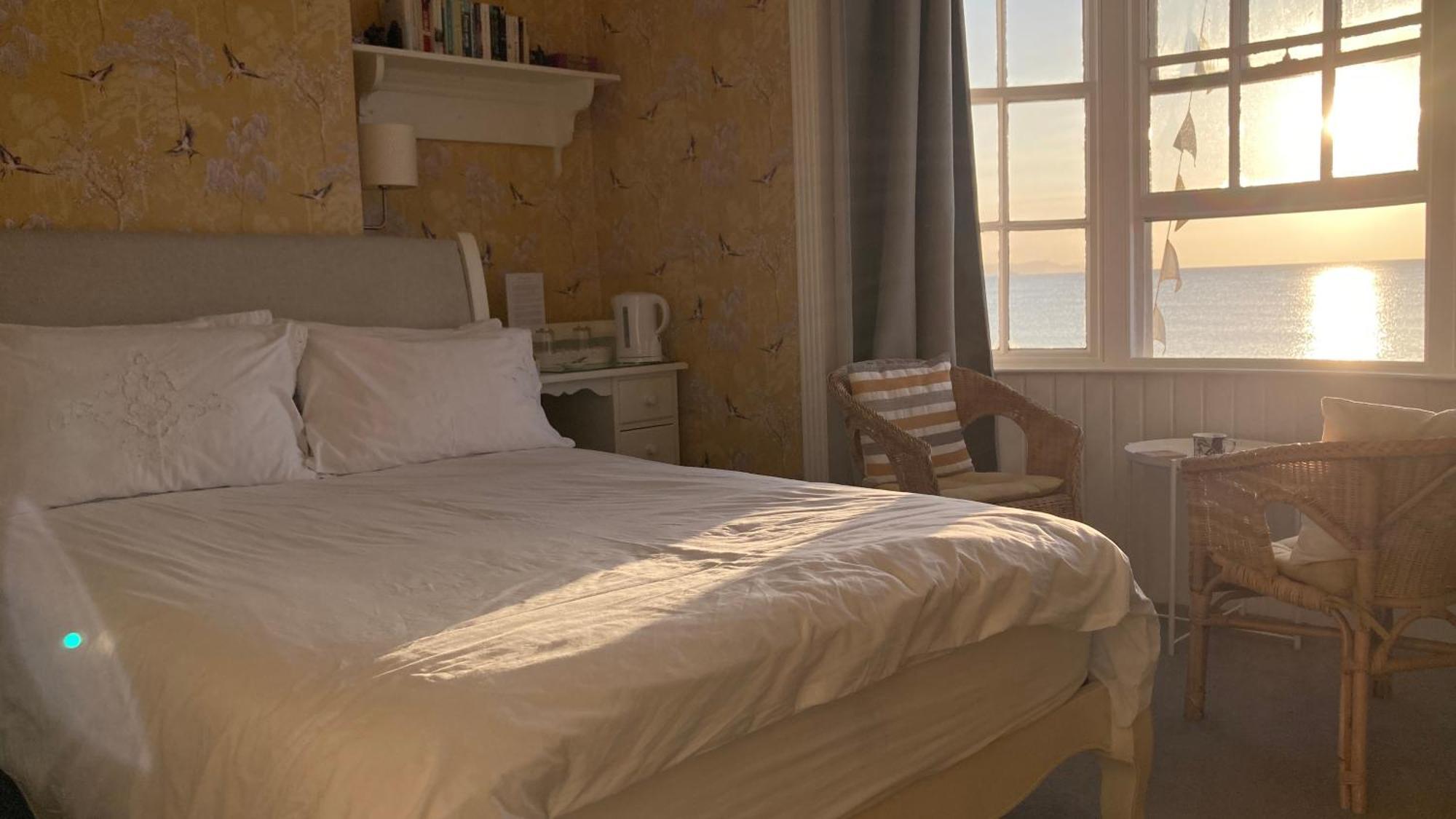 Whitecliff Guest House ウェーマス エクステリア 写真